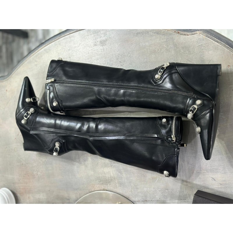 Stivale alto ecopelle nero borchiato modello Balenciaga con tacco a zeppa - K174